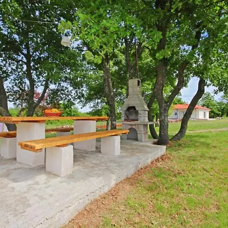Lara Apartmán