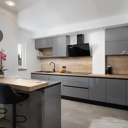 דירה Lara Šajini