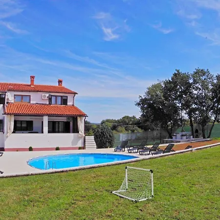 Διαμέρισμα Lara *