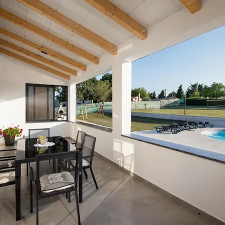 Apartament Lara *
