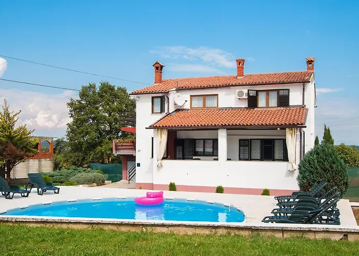 아파트 Lara Šajini