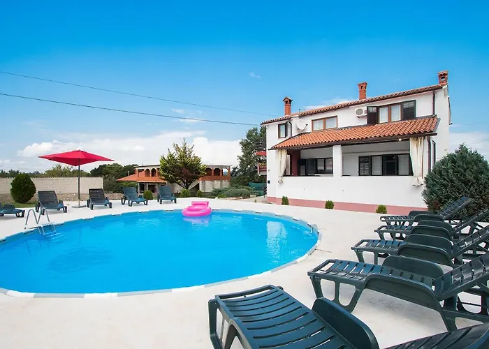 Lara 아파트 Šajini